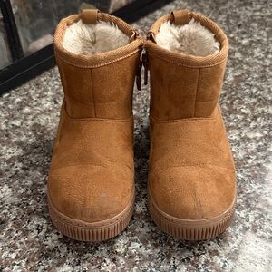 Toddler Kids cat and jack boots size 8